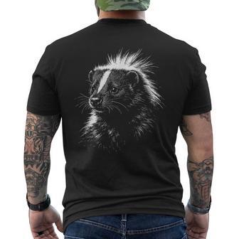 スカンクの肖像画 黒と白の動物愛好家 メンズTシャツ バックプリント - Kawaiitshirt
