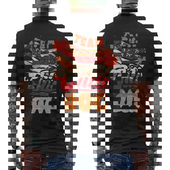 チーム・チリ・ドッグ 面白いチリコンカーン ホットドッグ好きのフードトラック メンズTシャツ バックプリント - Kawaiitshirt