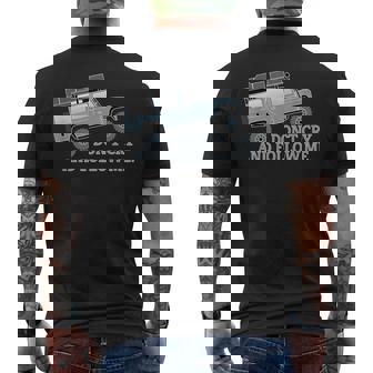 ディフェンダー ルーフテント オフロード 4X4 トラベル 乗り物 ギフト 面白い メンズTシャツ バックプリント - Kawaiitshirt