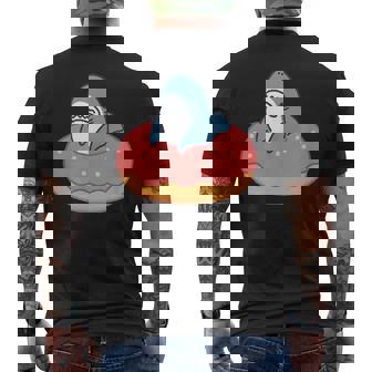 ドーナツに喰われるサメ さめ かわいい ゆるい イラスト シュール おもしろ 鮫 シャーク メンズTシャツ バックプリント - Kawaiitshirt