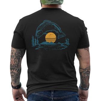 バスフィッシュ サンセットムーン ヴィンテージ 釣り フィッシャーマン アングラー ギフト メンズTシャツ バックプリント - Kawaiitshirt