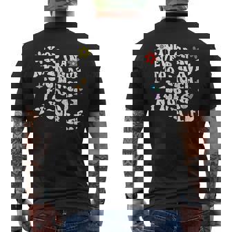 レトログルーヴィー。人生でフローリスが多すぎることはありません。 メンズTシャツ バックプリント - Kawaiitshirt