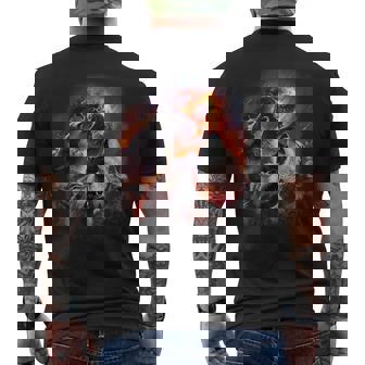 小惑星衝突月の下で燃える森で吠えるオオカミ メンズTシャツ バックプリント - Kawaiitshirt