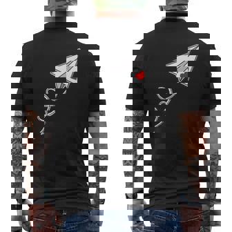 赤いハートの紙飛行機、紙飛行機のメッセージ メンズTシャツ バックプリント - Kawaiitshirt