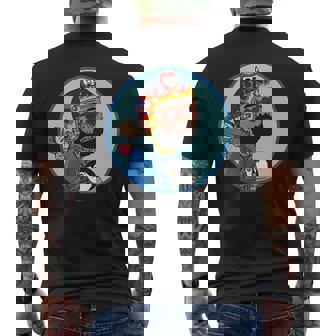 赤ちゃんをおんぶしたファンキー男 ハート型のサングラス ミニダルマ ヒゲ ファイヤーパターンのヘルメット メンズTシャツ バックプリント - Kawaiitshirt