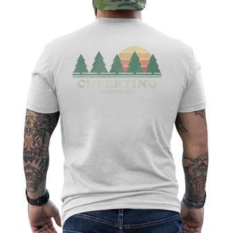 Cupertino Ca ヴィンテージ スローバック レトロ 70年代デザイン メンズTシャツ バックプリント - Kawaiitshirt