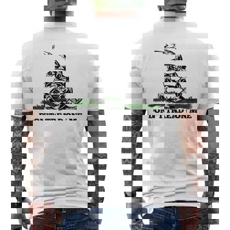 Don't Tread On Me 2Nd Amendment 愛国心が強いノベルティアイテム メンズTシャツ バックプリント - Kawaiitshirt