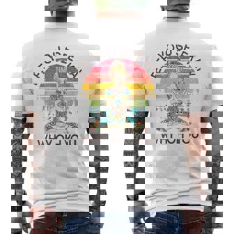 Eff Youee Kay Why Oh You レトロ サンセット タトゥーガール ヨガ メンズTシャツ バックプリント - Kawaiitshirt