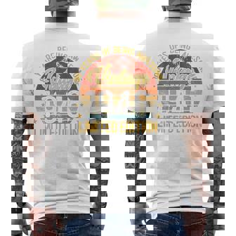 オンバック レトロヴィンテージ 1946年3月 80歳 80歳の誕生日 メンズTシャツ バックプリント - Kawaiitshirt