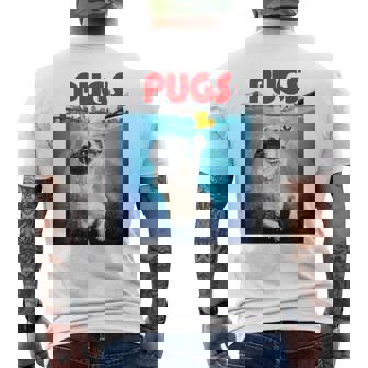 ニューヨーク港でゴム製のアヒルのおもちゃで遊ぶかわいいパグ犬 長袖tシャツ メンズTシャツ バックプリント - Kawaiitshirt