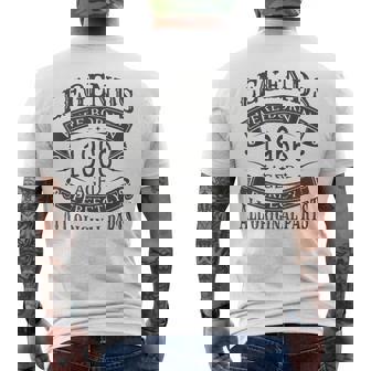 レジェンドは1966年に誕生し、すべてのオリジナルパーツを完璧に熟成させました。 メンズTシャツ バックプリント - Kawaiitshirt