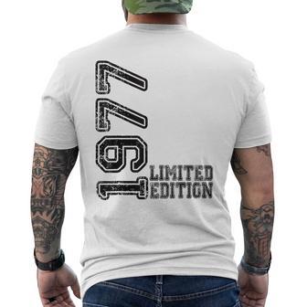 限定版 1977年誕生日 1977年生まれ 生年 メンズTシャツ バックプリント - Kawaiitshirt