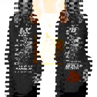 70Th Birthday Raccoon Beer May 1956Intage 70 Years Old レディーススウェットシャツ - Kawaiitshirt