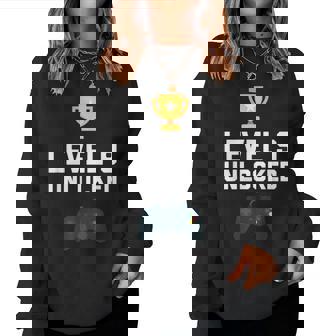 9歳 誕生日シャツ 男の子 女の子 ギフト 9歳 レベルアップ ゲーマー レディーススウェットシャツ - Kawaiitshirt