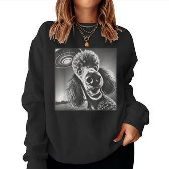 Vintage Poodle Selfie With Ufo Alien Photobooth Dog Mom Dad Women Sweatshirt | Mazezy