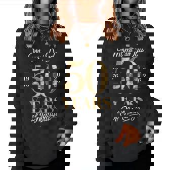 お父さんとお母さんの結婚 50 周年記念 1976 年から 2026 年まで レディーススウェットシャツ - Kawaiitshirt