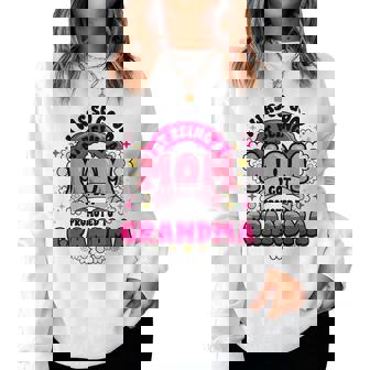 お母さんはおばあちゃんに昇進しました新しいおばあちゃんママ面白い母の日 レディーススウェットシャツ - Kawaiitshirt