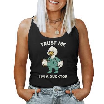 Trust Me I'm A Ducktor メディカルしゃれクワック ダックドクター レディースタンクトップ - Kawaiitshirt