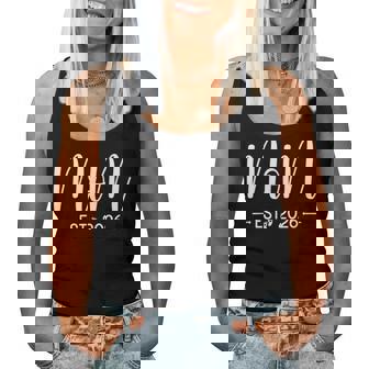 Mom Est 2026 New Moms And Dads Matching Mother To Be 2026 Women Tank Top | Seseable UK