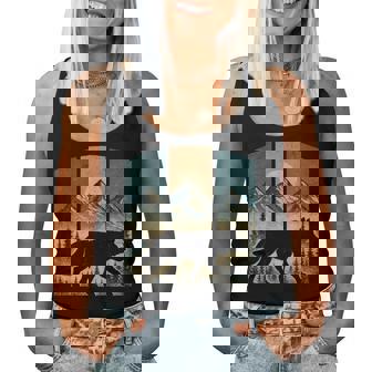 Vintage Wolf Graphic Mountains Nature Retro Women Tank Top | Seseable FR