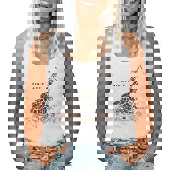 Giraffe キリン イラスト おしゃれ かっこいい キリンの絵 リアル 熱帯の花 野生生物 キリン好き レディースタンクトップ - Kawaiitshirt