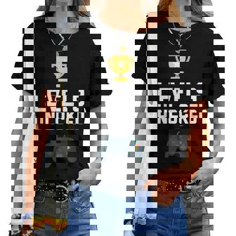 9歳 誕生日シャツ 男の子 女の子 ギフト 9歳 レベルアップ ゲーマー レディースTシャツ - Kawaiitshirt