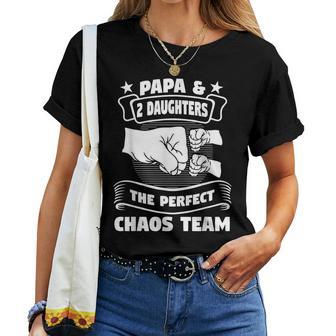 Papa Et 2 Filles Le Parfait Grand-Père De L'équipe Du Chaos T-shirt femme - Cadeauxyz