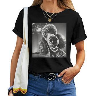 Vintage Poodle Selfie With Ufo Alien Photobooth Dog Mom Dad Women T-shirt | Mazezy