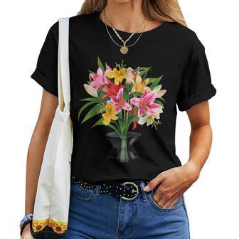 美しいユリの春の花 フローラルプリント ガーデニング レディースTシャツ - Kawaiitshirt