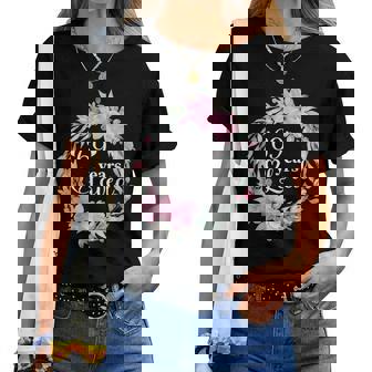 花柄 69歳 誕生日 男性 女性 還暦 レディースTシャツ - Kawaiitshirt