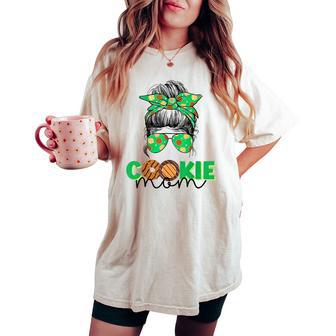 Scout Cookie Mom Girls Momlife Messy Bun Sunglasses Women's Oversized Comfort T-shirt | Mazezy
