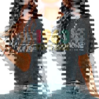 63歳の誕生日プレゼント 63歳 男性 女性 レトロ ヴィンテージ 1963 レディースオーバーサイズコンフォートTシャツ - Kawaiitshirt