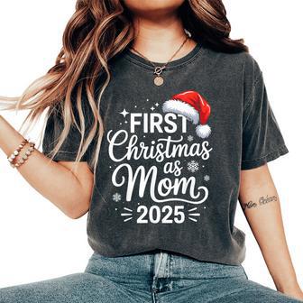 First Christmas As Mom 2025 Snowflake Xmas Family Matching Women's Oversized Comfort T-Shirt - Thegiftio UK