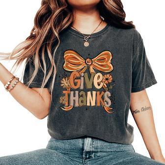 Give Thanks Floral Preppy Fall Thanksgiving Bow Coquette Women's Oversized Comfort T-Shirt - Thegiftio UK