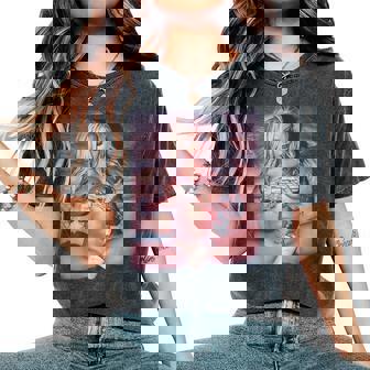 Hot Girl On ピストルを持つ少女 レディースオーバーサイズコンフォートTシャツ - Kawaiitshirt