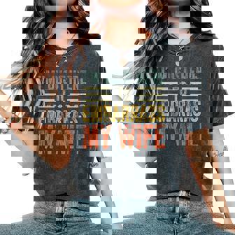 I'm Just Here To Embarrass My Wife Husband Joke Women's Oversized Comfort T-Shirt | Seseable FR