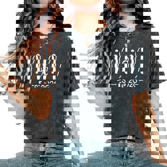 Mom Est 2026 New Moms And Dads Matching Mother To Be 2026 Women's Oversized Comfort T-Shirt | Seseable CA