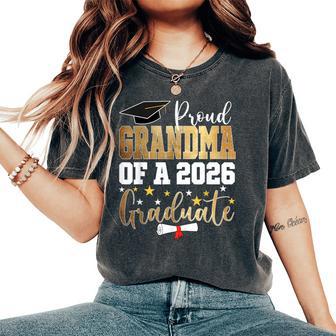 Proud Grandma Of A 2026 Graduate Grandma Graduation 2026 Women's Oversized Comfort T-Shirt - Thegiftio UK
