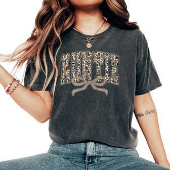 Retro Camo Auntie Coquette Bow Camouflage Auntie New Aunt Women's Oversized Comfort T-Shirt - Seseable