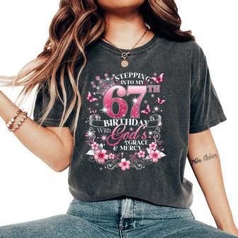 Womenstepping Into My 67Th Birthday With Grace & Faith T-shirt comoda oversize da donna - Novitaregali