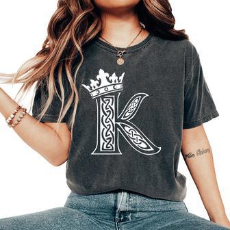 アルファベットtシャツ イニシャル文字 K & King Queen 王冠 レディースオーバーサイズコンフォートTシャツ - Kawaiitshirt