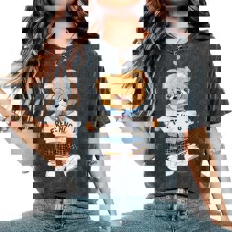 クールなテディベアの女の子と無料の抱擁イラストグラフィック。 レディースオーバーサイズコンフォートTシャツ - Kawaiitshirt