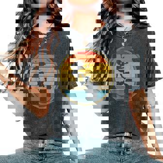 スケーター 女の子 ヴィンテージ レトロ スケートボード スケートボード キッズ レディースオーバーサイズコンフォートTシャツ - Kawaiitshirt