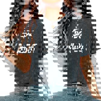 変態セックス依存症 ノベルティギフト ホットな妻 セクシー 女性 男性 レディースオーバーサイズコンフォートTシャツ - Kawaiitshirt