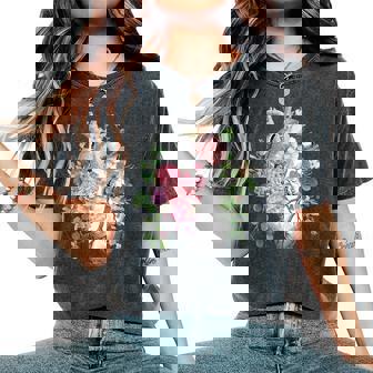 花の解剖学 人間の心とバラ、ボタニカルハート レディースオーバーサイズコンフォートTシャツ - Kawaiitshirt