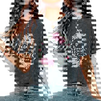 花柄 69歳 誕生日 男性 女性 還暦 レディースオーバーサイズコンフォートTシャツ - Kawaiitshirt