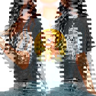 花畑に大きな目を持つかわいいポニー レディースオーバーサイズコンフォートTシャツ - Kawaiitshirt