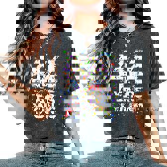 面白い44歳 若い44歳の誕生日おめでとうシャツ 男性用 女性用 レディースオーバーサイズコンフォートTシャツ - Kawaiitshirt