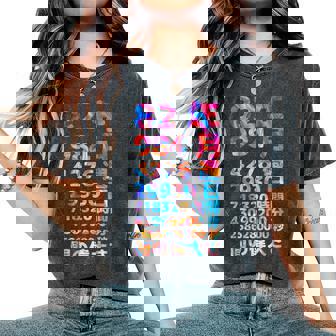 面白い82歳の誕生日の古いメーター 面白い82歳のギフト 女性 男性 面白い電卓 82歳の誕生日のギフト レディースオーバーサイズコンフォートTシャツ - Kawaiitshirt