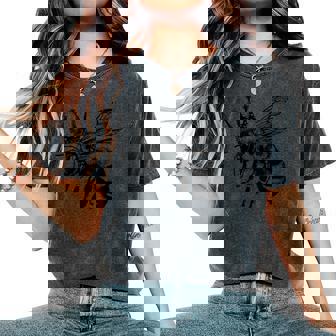 Queen Bee Cute Beekeeping Beekeeper Women's Oversized Comfort Colors T-Shirt | Mazezy